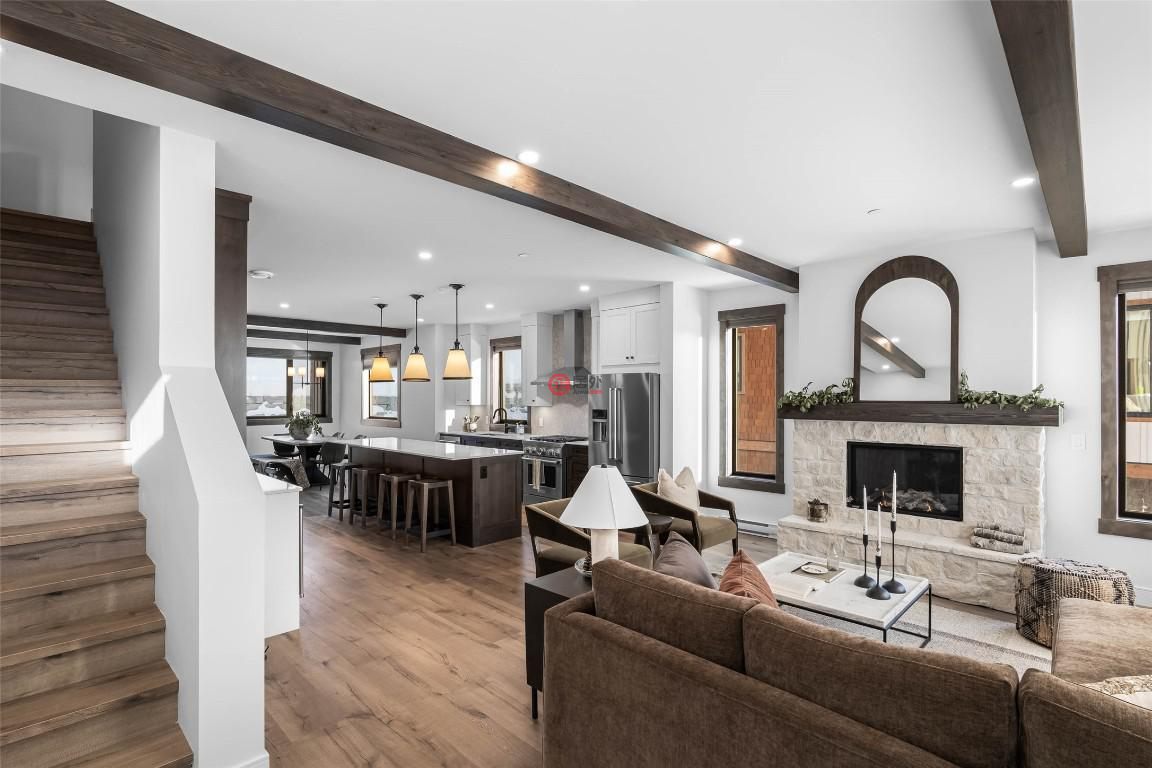 加拿大不列颠哥伦比亚省Sun Peaks的联排别墅，7000 MCGILLIVRAY LAKE，编号75526808