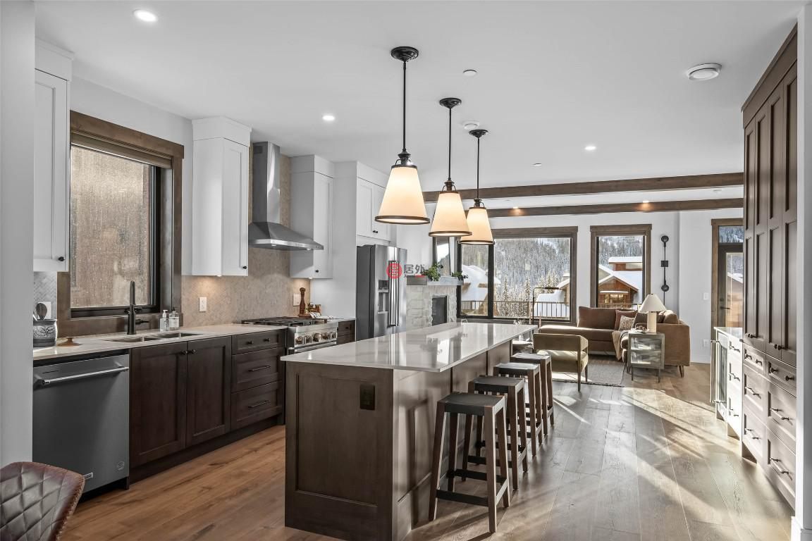 加拿大不列颠哥伦比亚省Sun Peaks的联排别墅，7000 MCGILLIVRAY LAKE，编号75521812