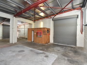 Centrally Located Warehouse In Secure Complex