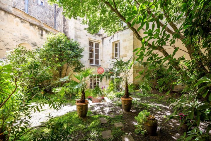 法国波尔多4卧5卫的独栋别墅