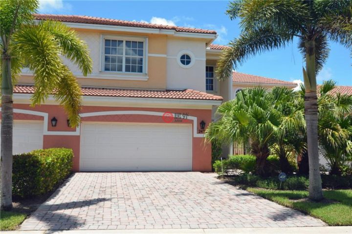 美国棕榈城4卧4卫的联排别墅