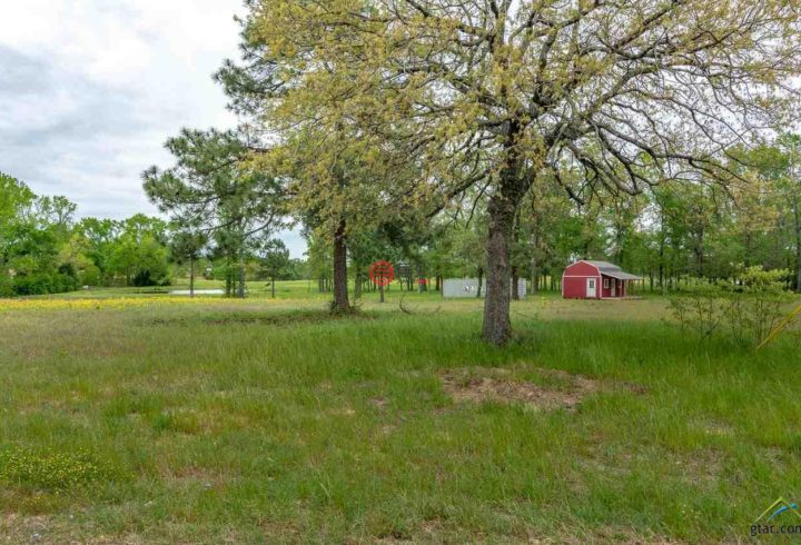 美国德克萨斯州泰勒总占地9745平方米的商业地产